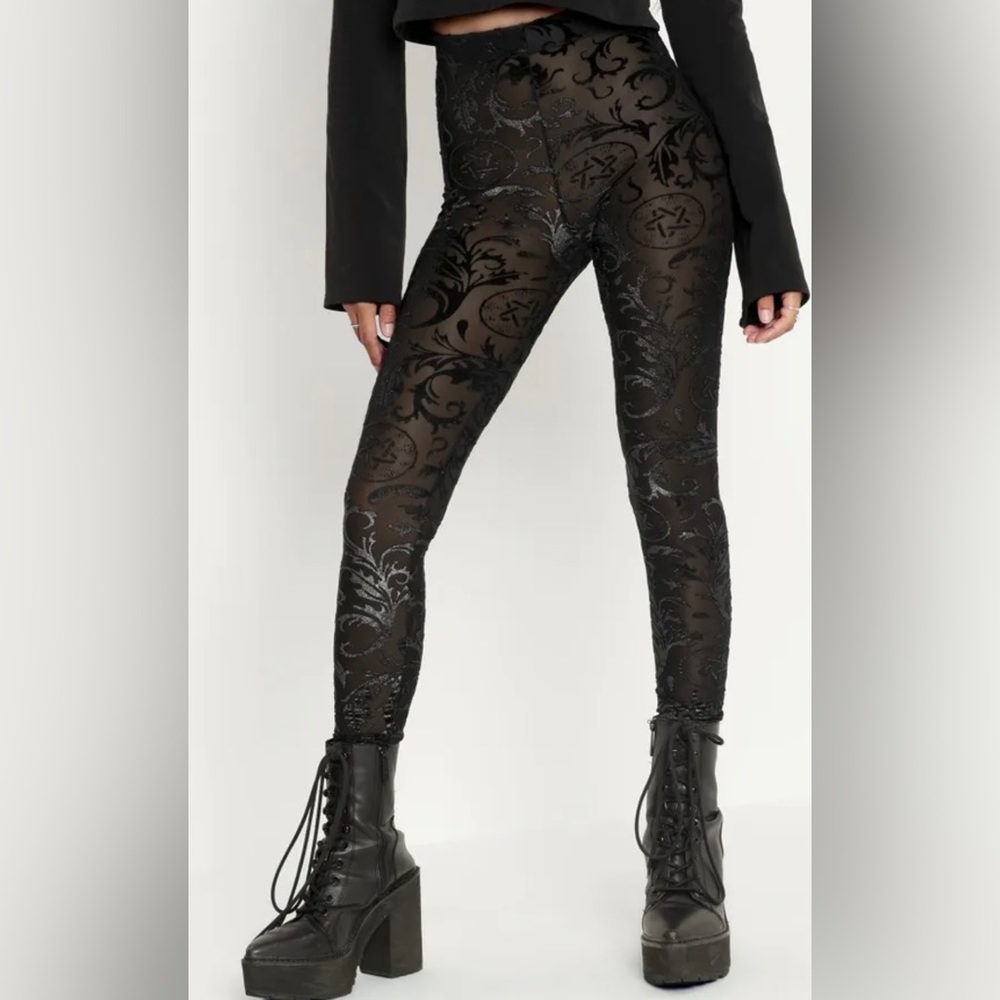 Blackmilk The Witcher Yennifer leggings